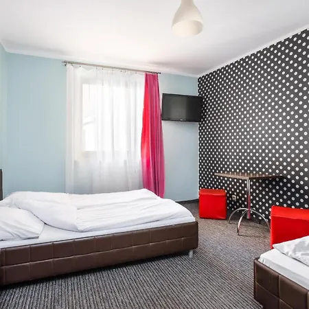 Shick Hostel *